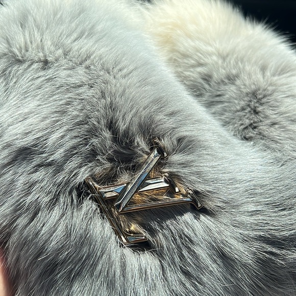 •Louis vuitton Nathalia Fox Fur Scarf - Picture 7 of 8